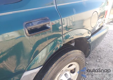 2001 Honda Passport Ex/Lx from USA, damaged, VIN 4S6CK58WX14416650